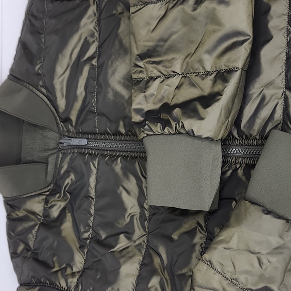 Lululemon nonstop, bomber reversible jacket, Size 8. - Picture 8 of 11